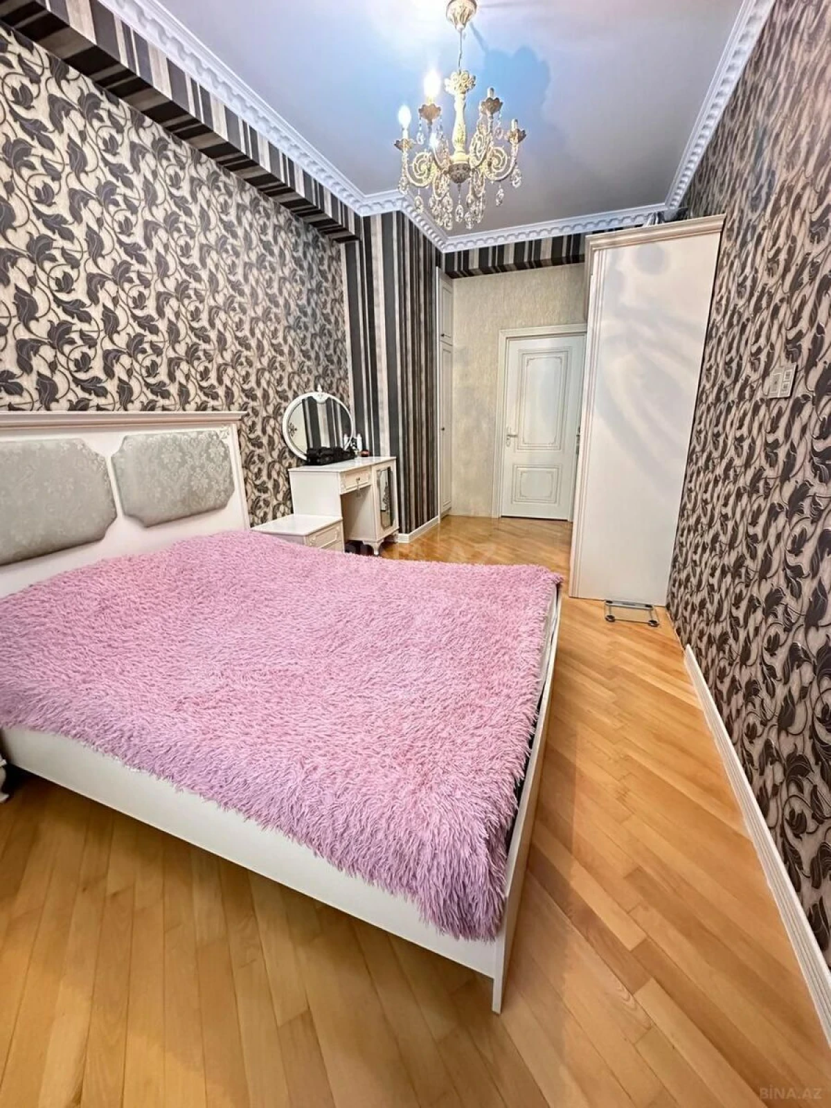 Satılır 3 otaqlı mənzil 98 m²