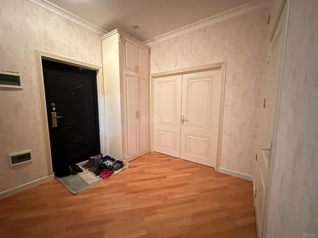Satılır 3 otaqlı mənzil 98 m²
