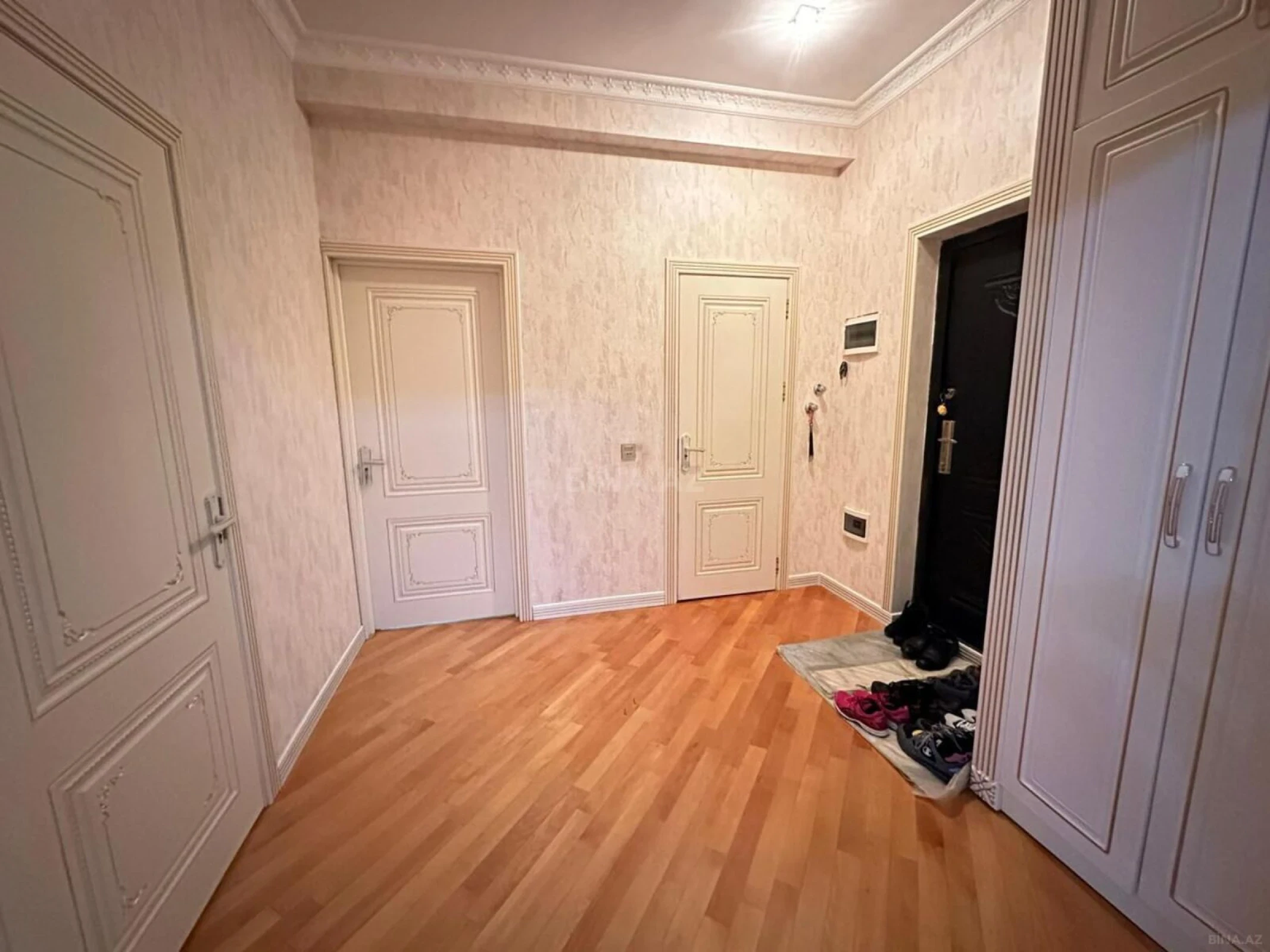 Satılır 3 otaqlı mənzil 98 m²
