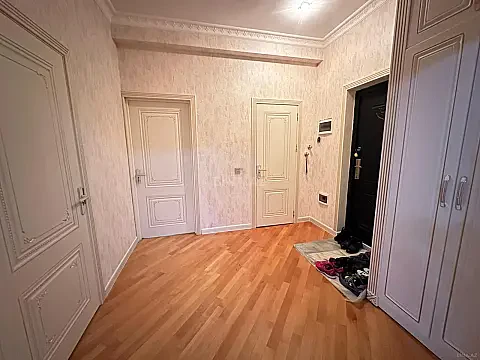 Satılır 3 otaqlı mənzil 98 m²
