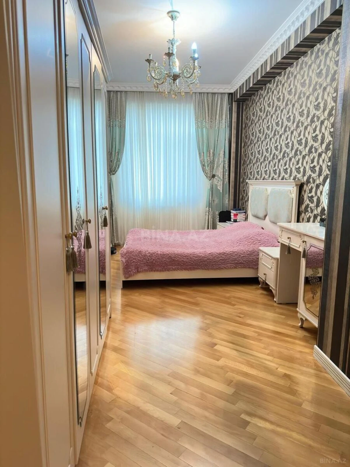 Satılır 3 otaqlı mənzil 98 m²