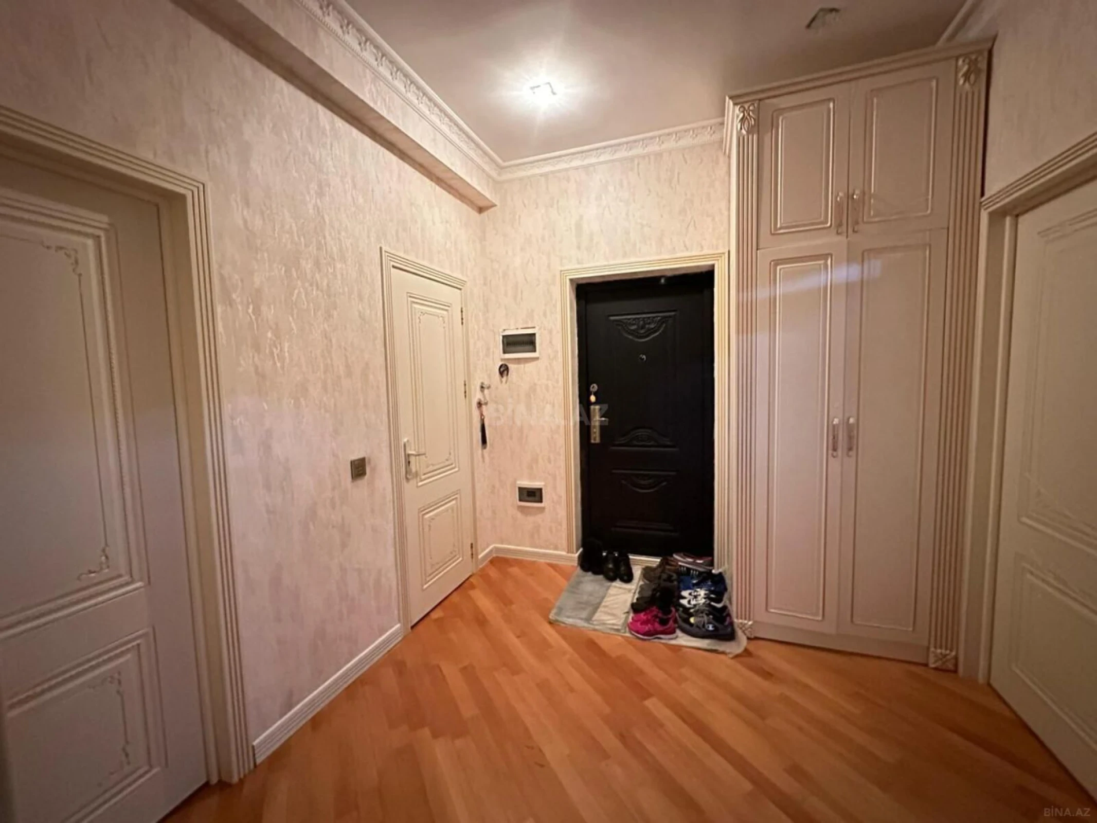 Satılır 3 otaqlı mənzil 98 m²
