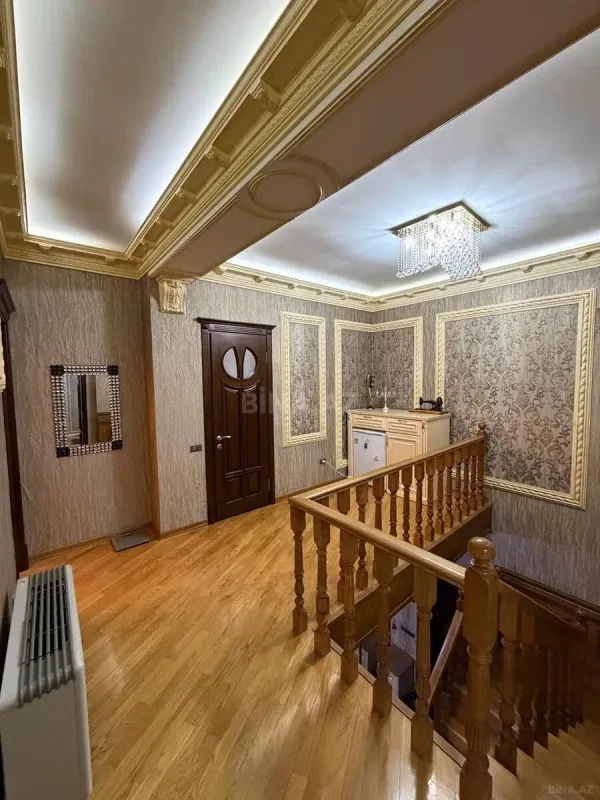 Satılır 5 otaqlı mənzil 214 m²