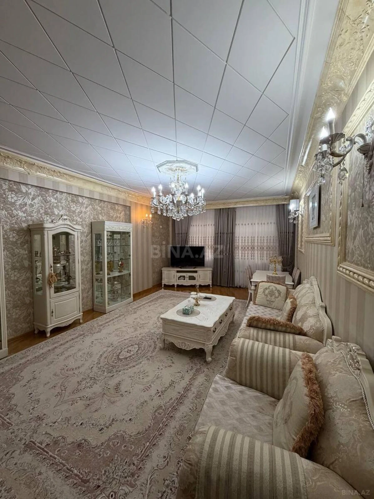 Satılır 5 otaqlı mənzil 214 m²