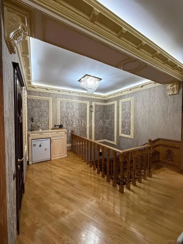Satılır 5 otaqlı mənzil 214 m²