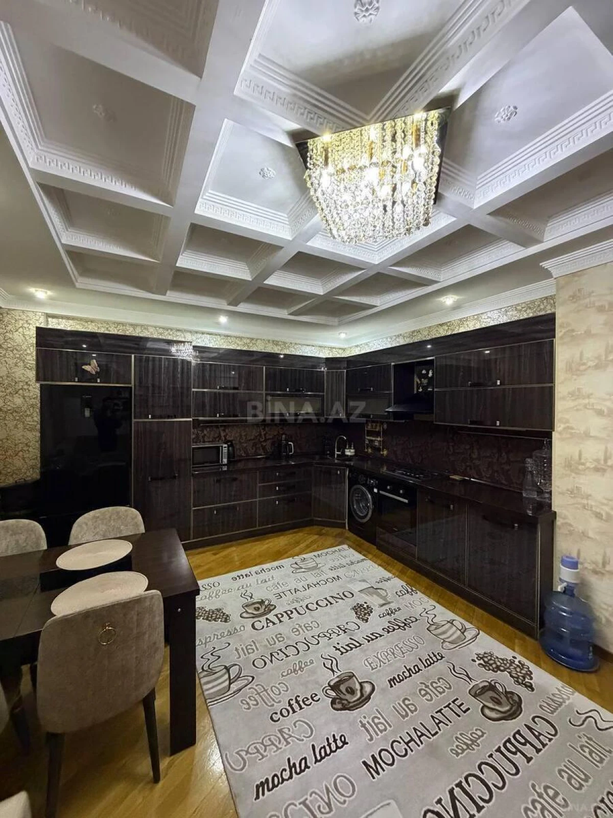 Satılır 5 otaqlı mənzil 214 m²