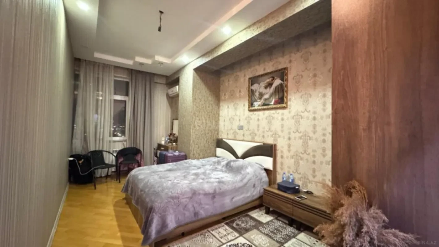 Satılır 3 otaqlı mənzil 115 m²