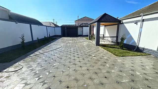 Satılır 6 otaqlı həyət evi 220 m²