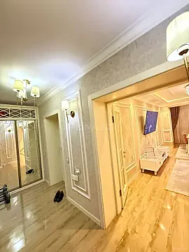 Satılır 2 otaqlı mənzil 68 m²