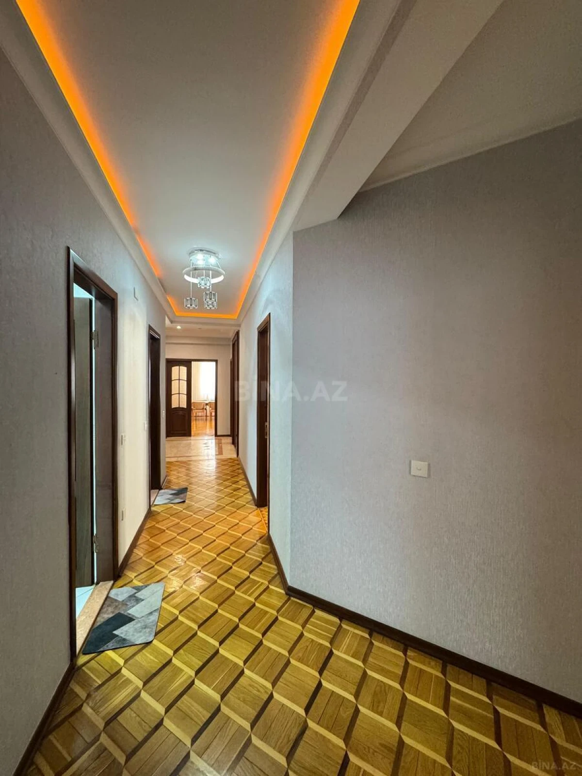 Kirayə verilir 4 otaqlı mənzil 160 m²