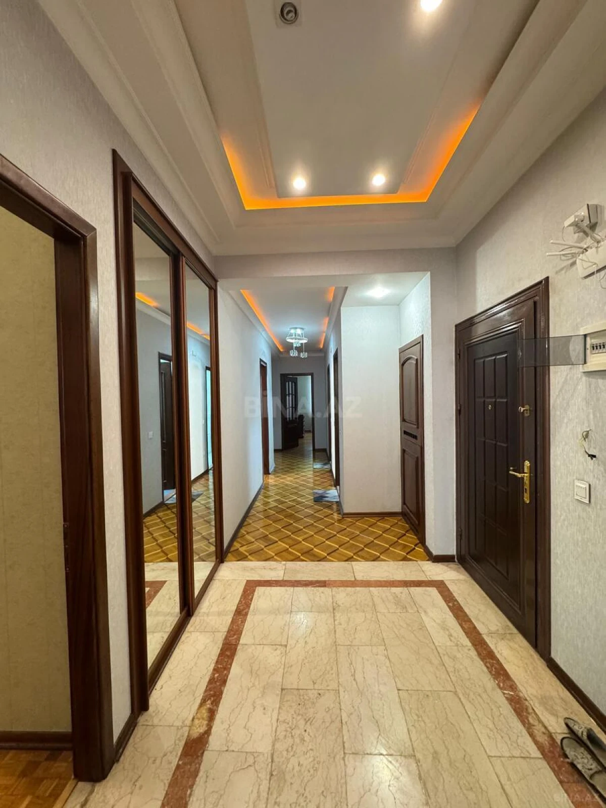Kirayə verilir 4 otaqlı mənzil 160 m²