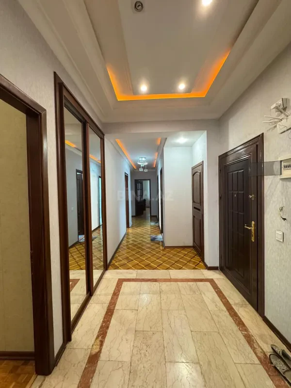 Kirayə verilir 4 otaqlı mənzil 160 m²
