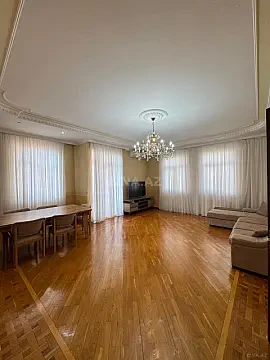 Kirayə verilir 4 otaqlı mənzil 160 m² — Bakı, 8-ci mikrorayon 4 otaq 160.00 m²
