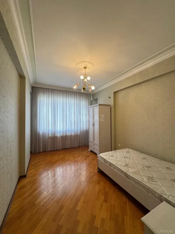 Kirayə verilir 4 otaqlı mənzil 160 m²