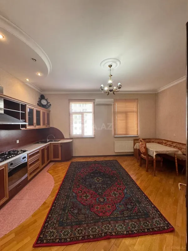 Kirayə verilir 4 otaqlı mənzil 160 m²