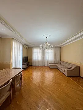 Kirayə verilir 4 otaqlı mənzil 160 m²