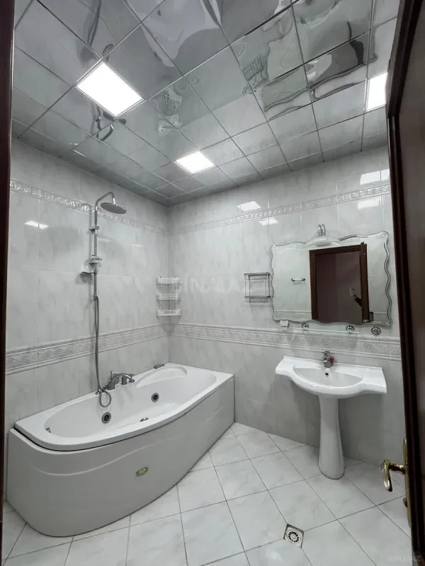 Kirayə verilir 4 otaqlı mənzil 160 m²