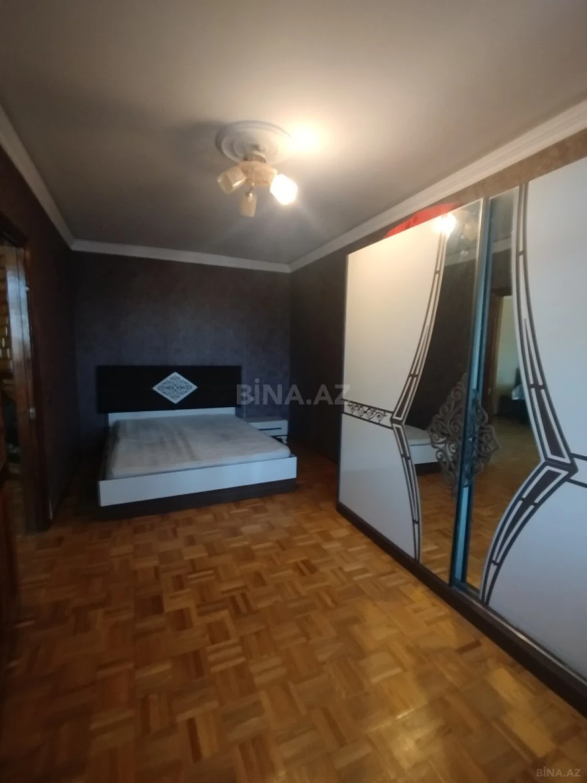 Satılır 4 otaqlı mənzil 105 m²