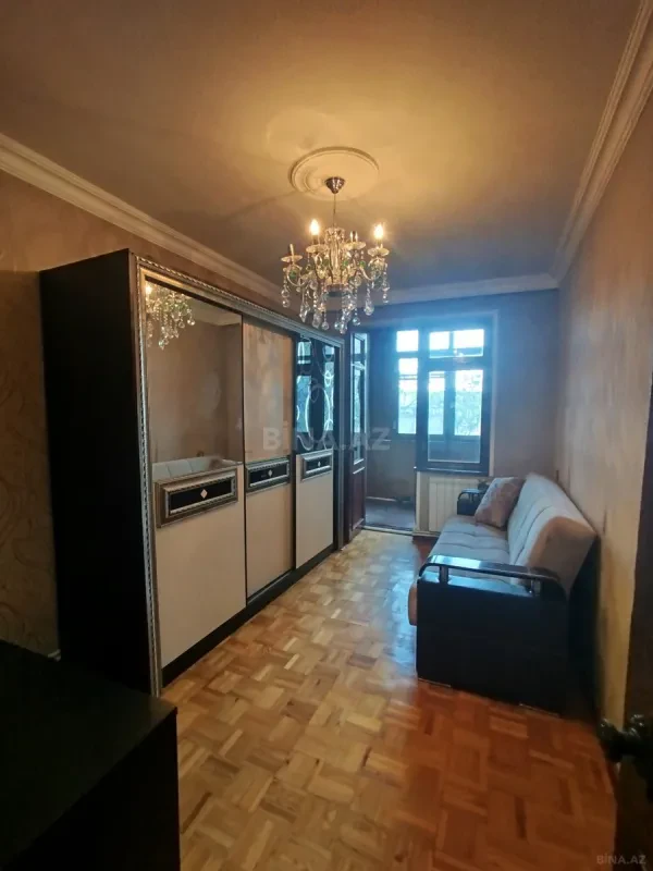 Satılır 4 otaqlı mənzil 105 m²