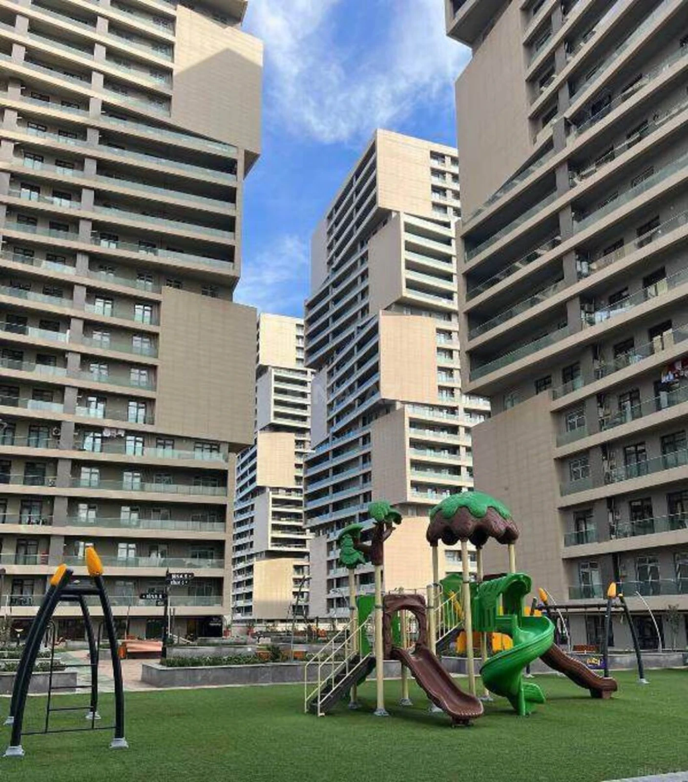 Kirayə verilir 2 otaqlı mənzil 70 m²
