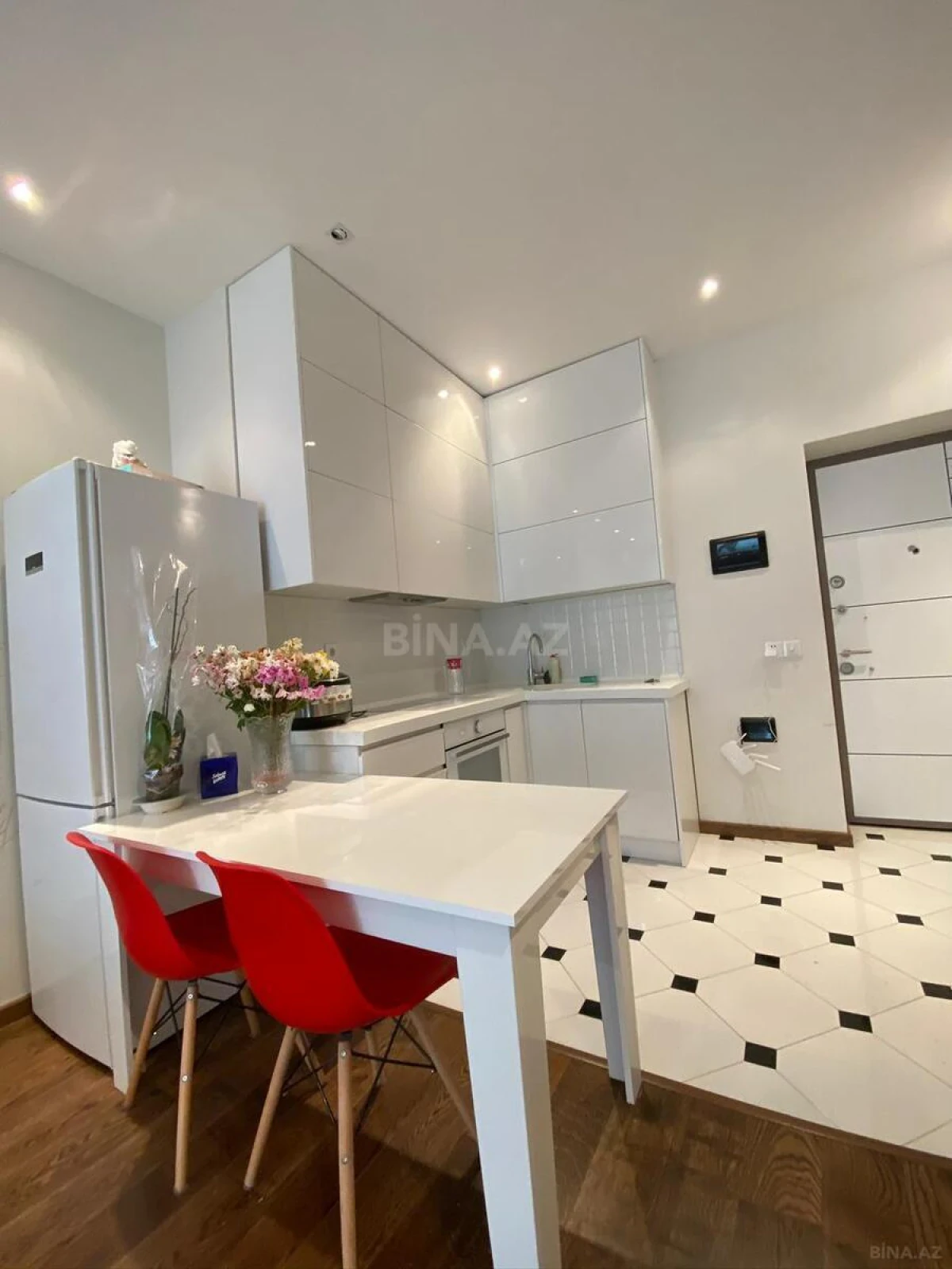 Kirayə verilir 2 otaqlı mənzil 70 m²