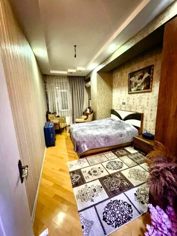 Satılır 3 otaqlı mənzil 115 m²