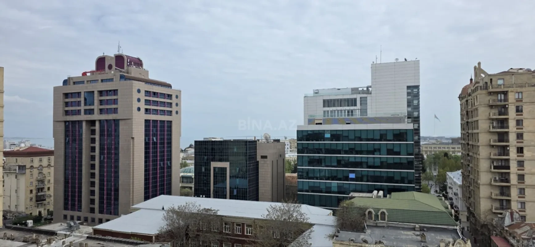 Satılır 4 otaqlı mənzil 160 m²