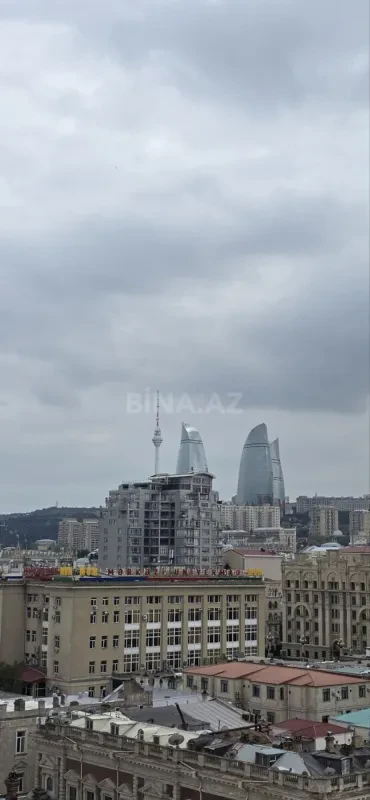 Satılır 4 otaqlı mənzil 160 m²