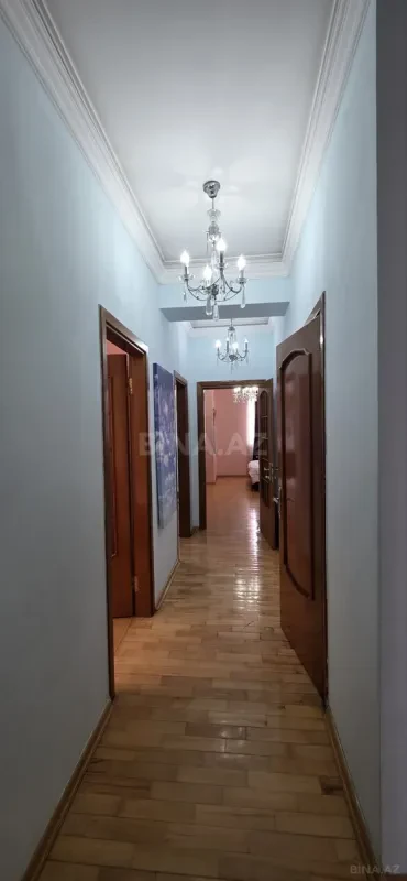 Satılır 4 otaqlı mənzil 160 m²