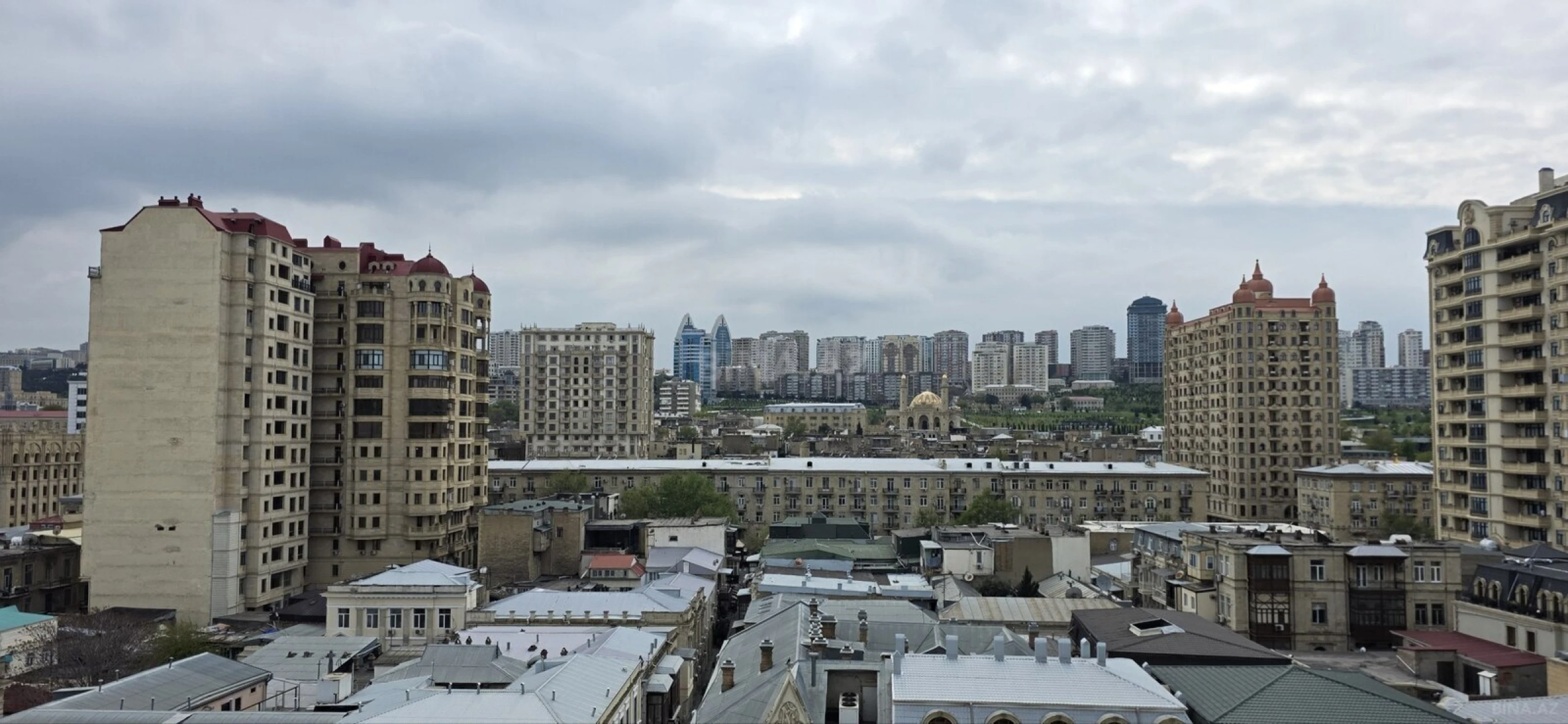 Satılır 4 otaqlı mənzil 160 m²