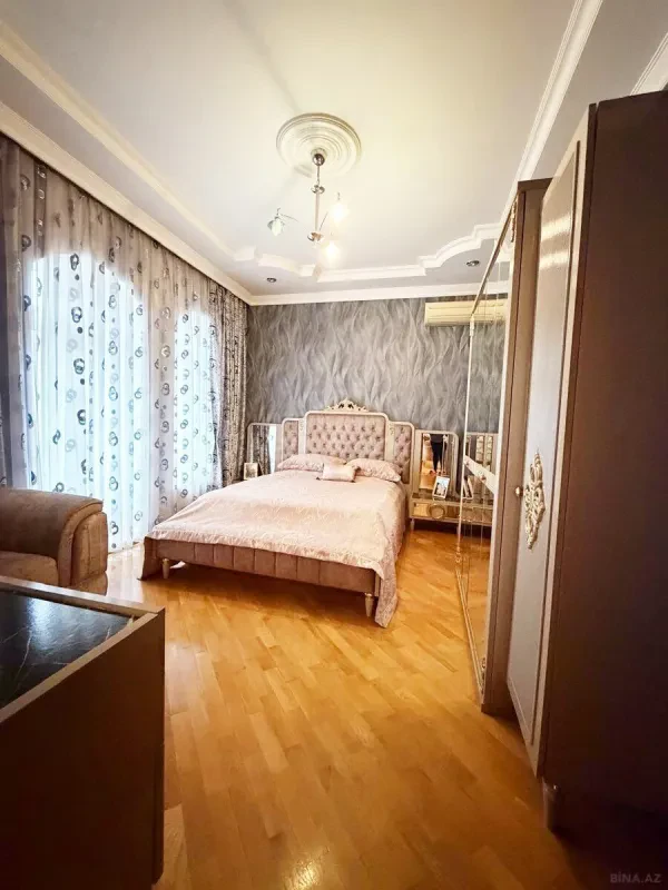 Satılır 9 otaqlı həyət evi 800 m²