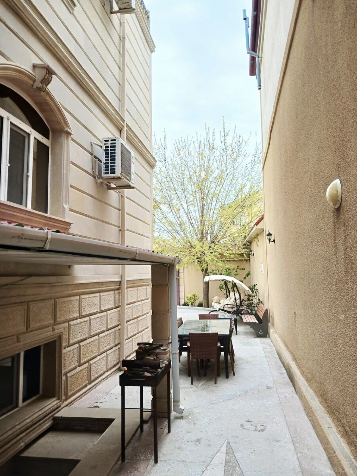 Satılır 9 otaqlı həyət evi 800 m²