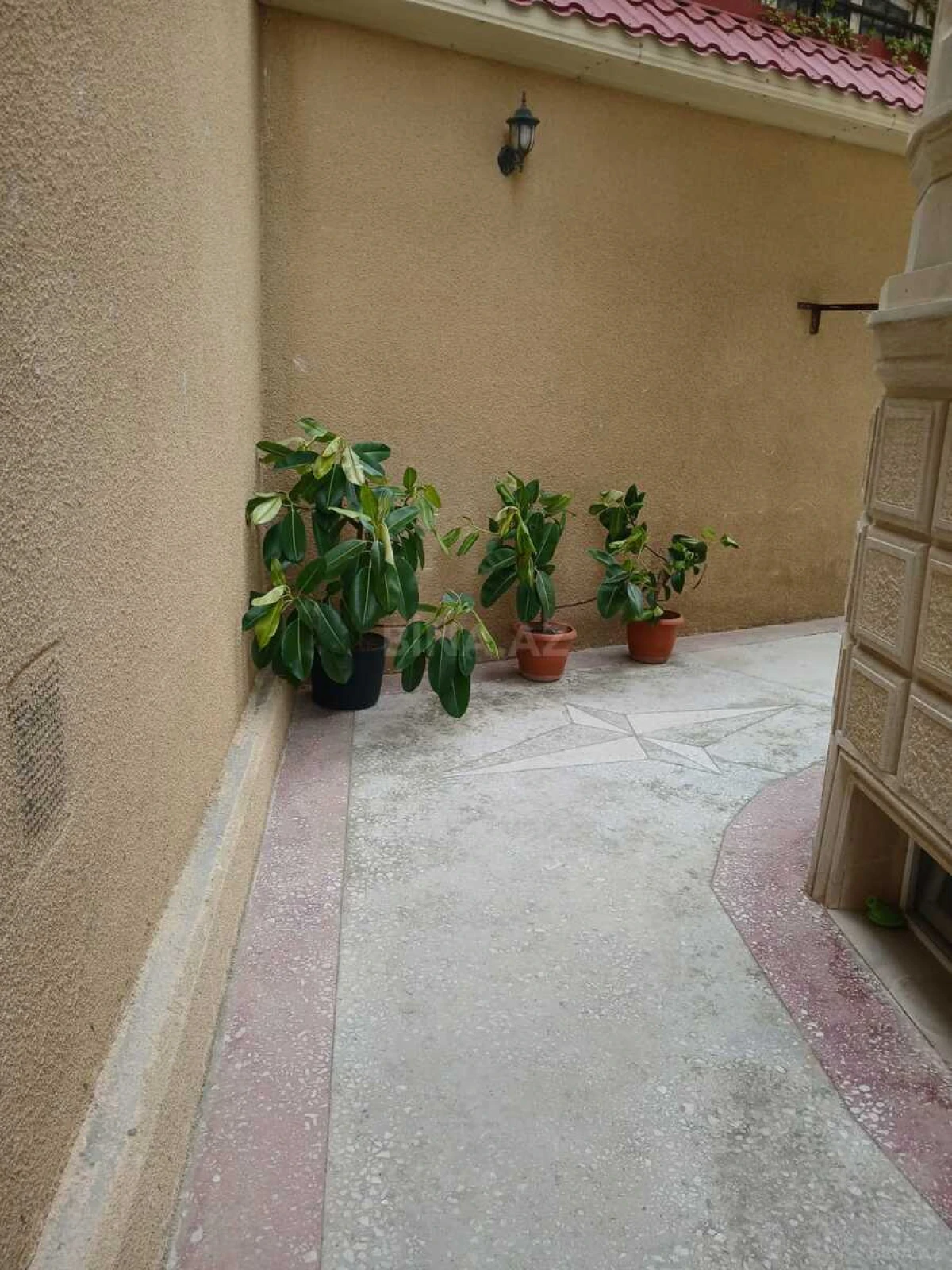 Satılır 9 otaqlı həyət evi 800 m²