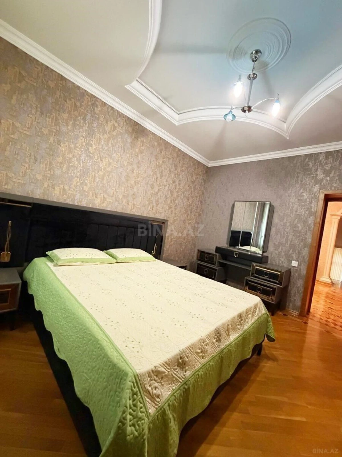 Satılır 9 otaqlı həyət evi 800 m²