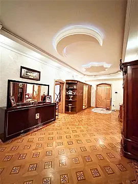 Satılır 9 otaqlı həyət evi 800 m²