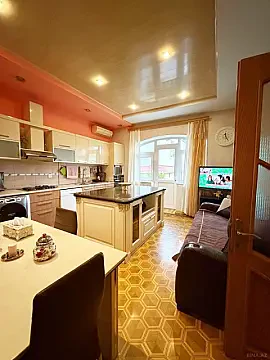 Satılır 9 otaqlı həyət evi 800 m²