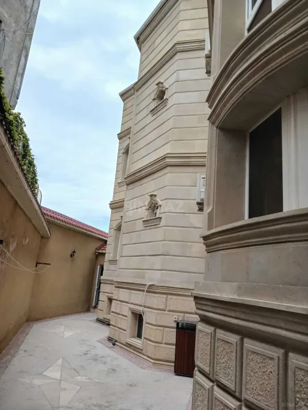 Satılır 9 otaqlı həyət evi 800 m²