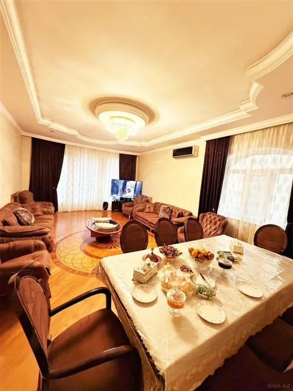 Satılır 9 otaqlı həyət evi 800 m²