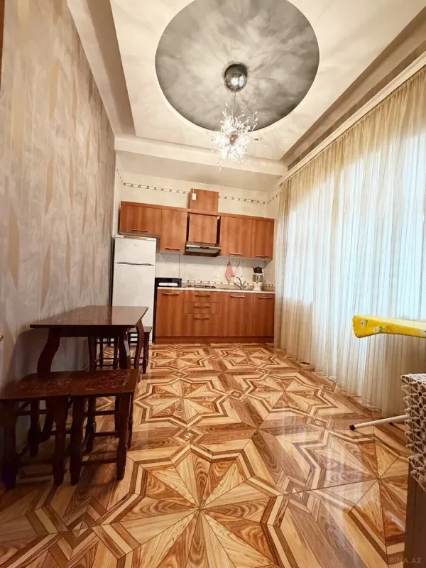 Satılır 9 otaqlı həyət evi 800 m²