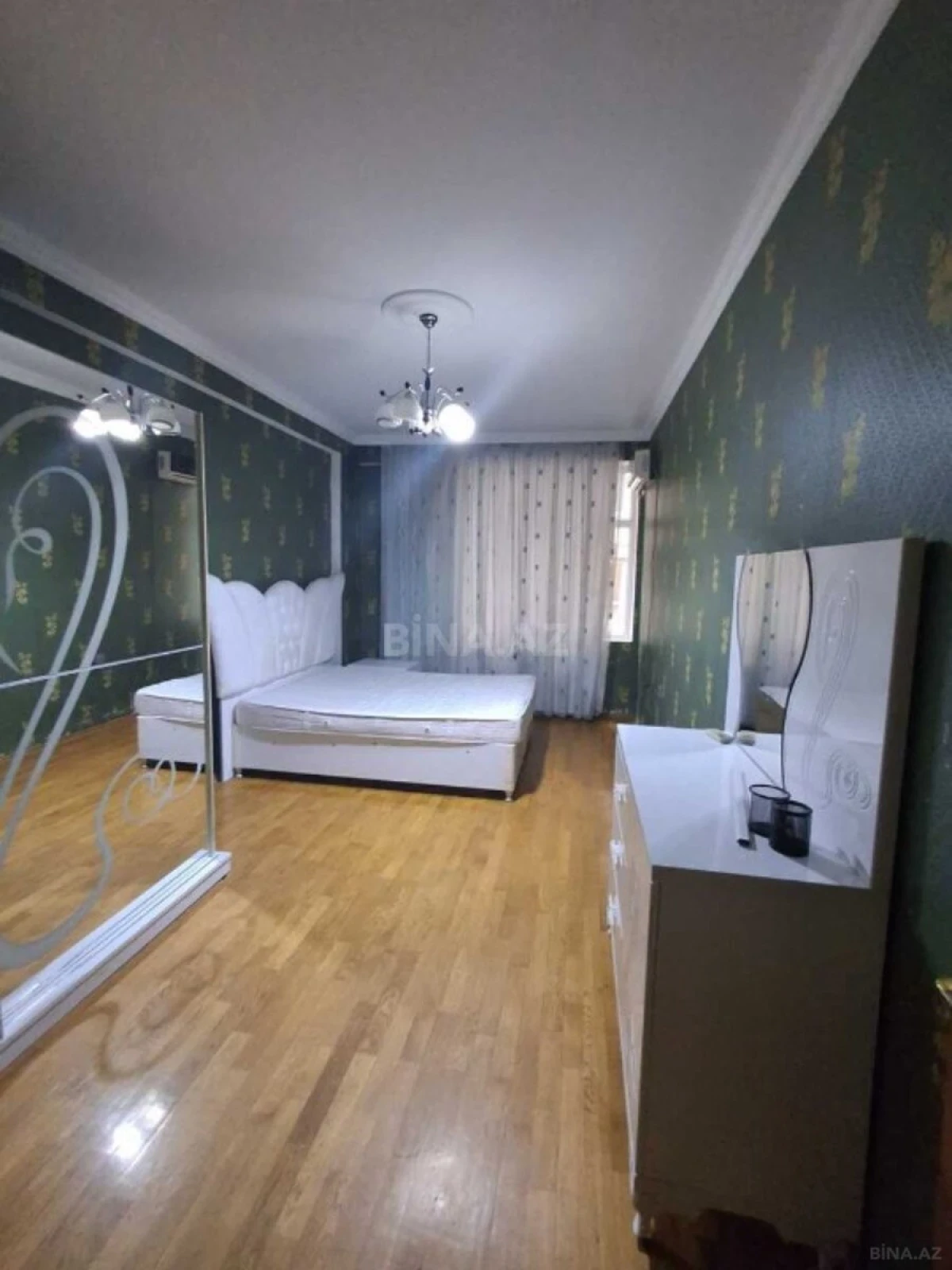 Satılır 3 otaqlı mənzil 155 m²