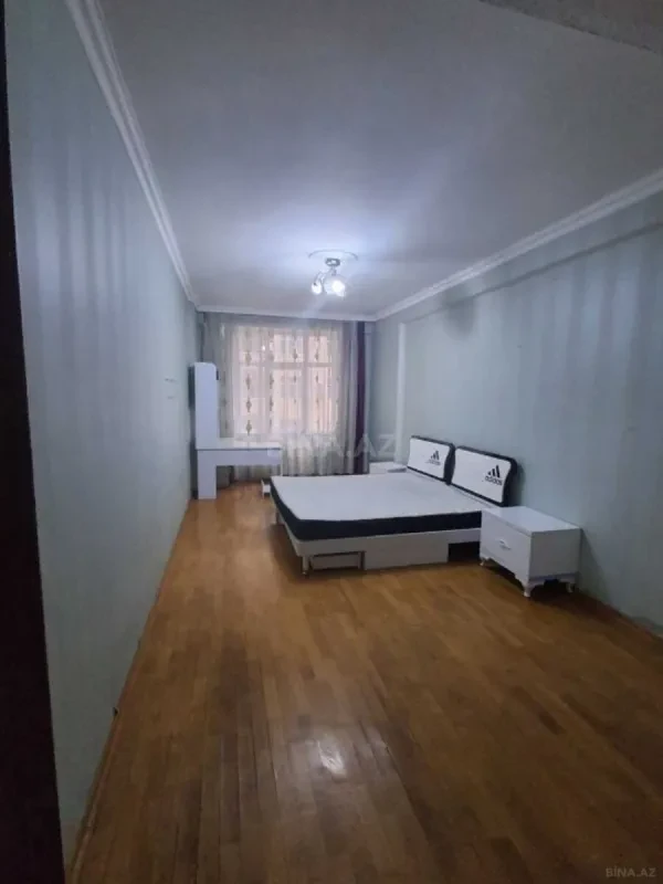 Satılır 3 otaqlı mənzil 155 m²