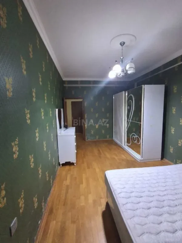 Satılır 3 otaqlı mənzil 155 m²