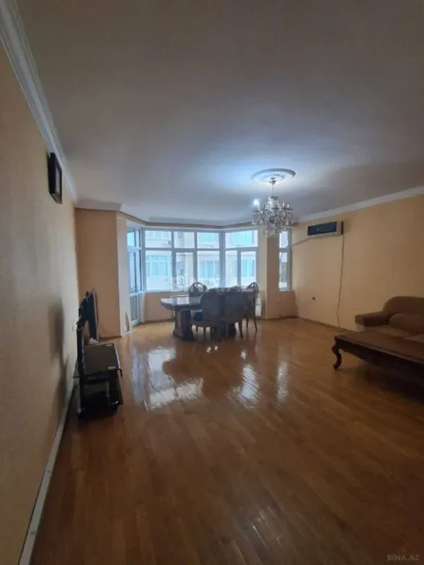 Satılır 3 otaqlı mənzil 155 m²