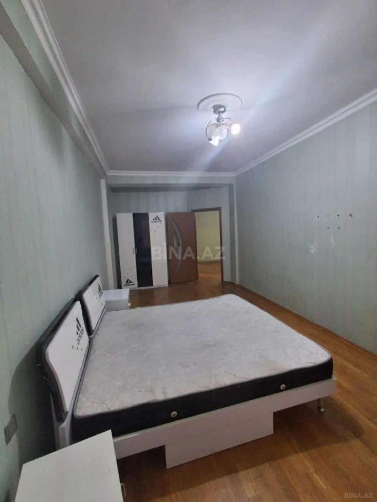 Satılır 3 otaqlı mənzil 155 m²