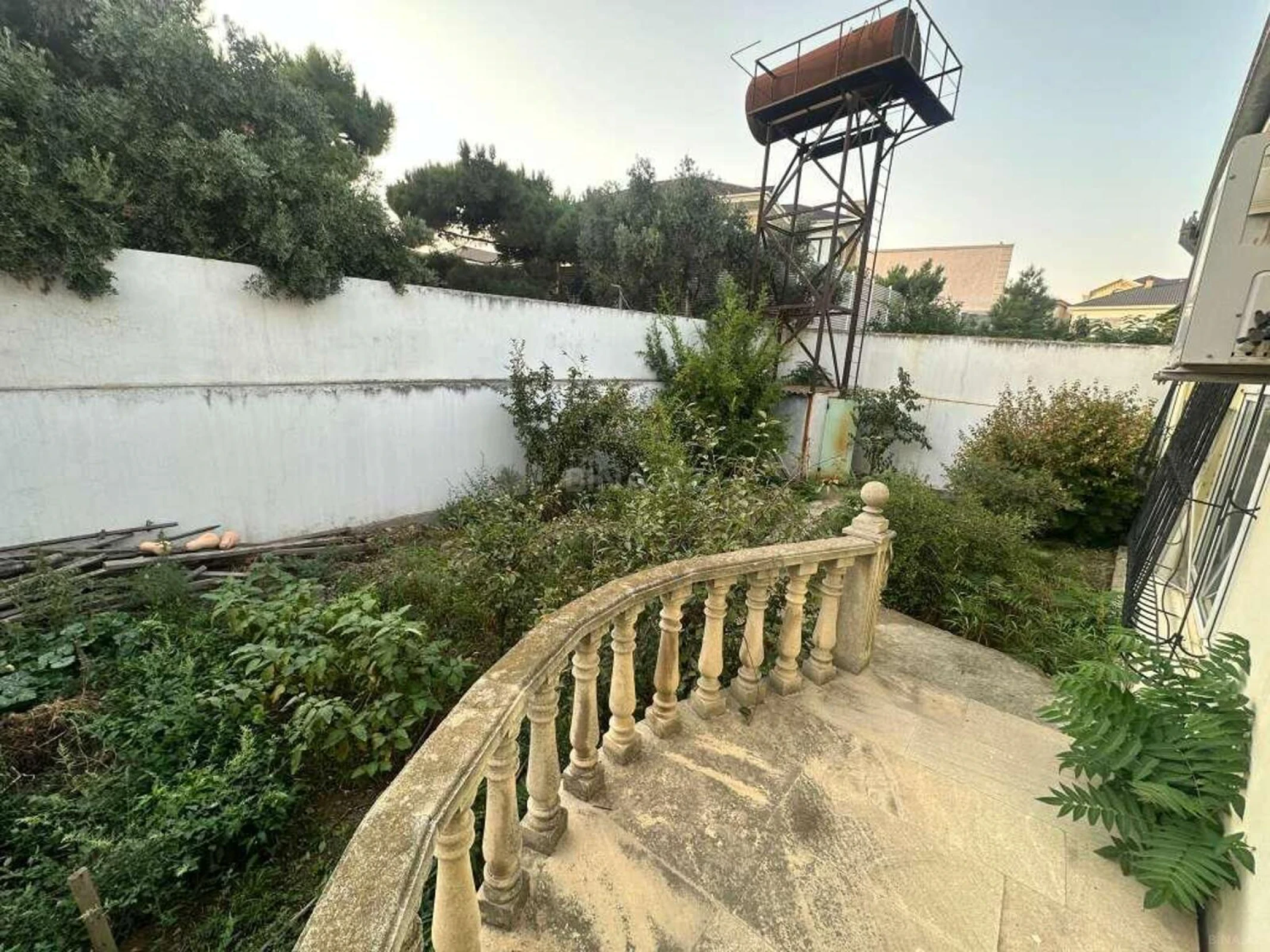 Satılır 13 otaqlı həyət evi 500 m²