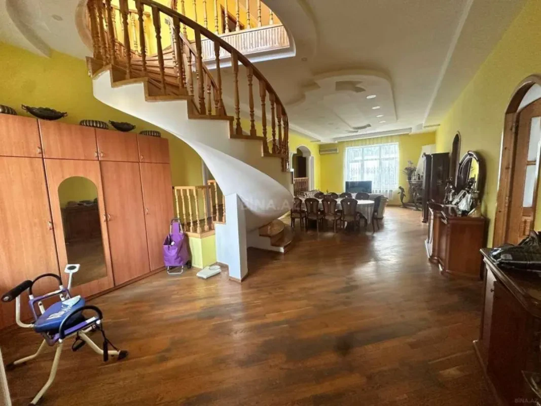 Satılır 13 otaqlı həyət evi 500 m²