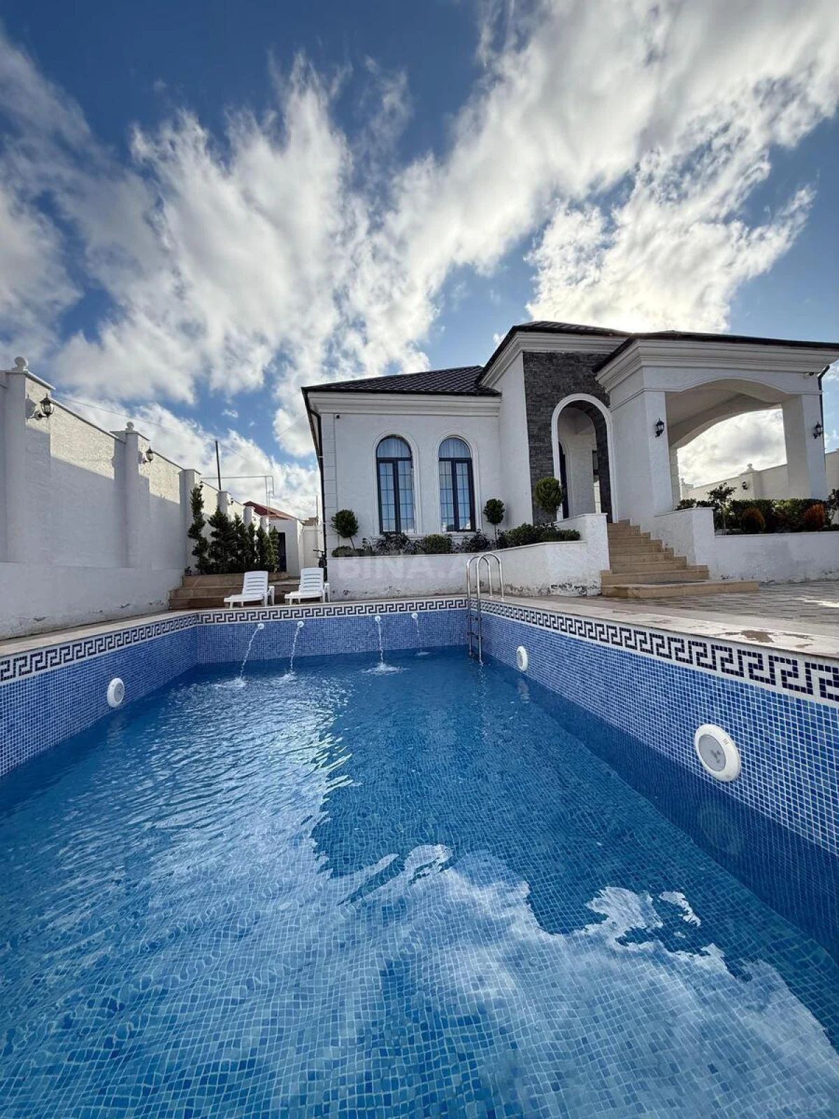 Kirayə verilir 4 otaqlı həyət evi 210 m²