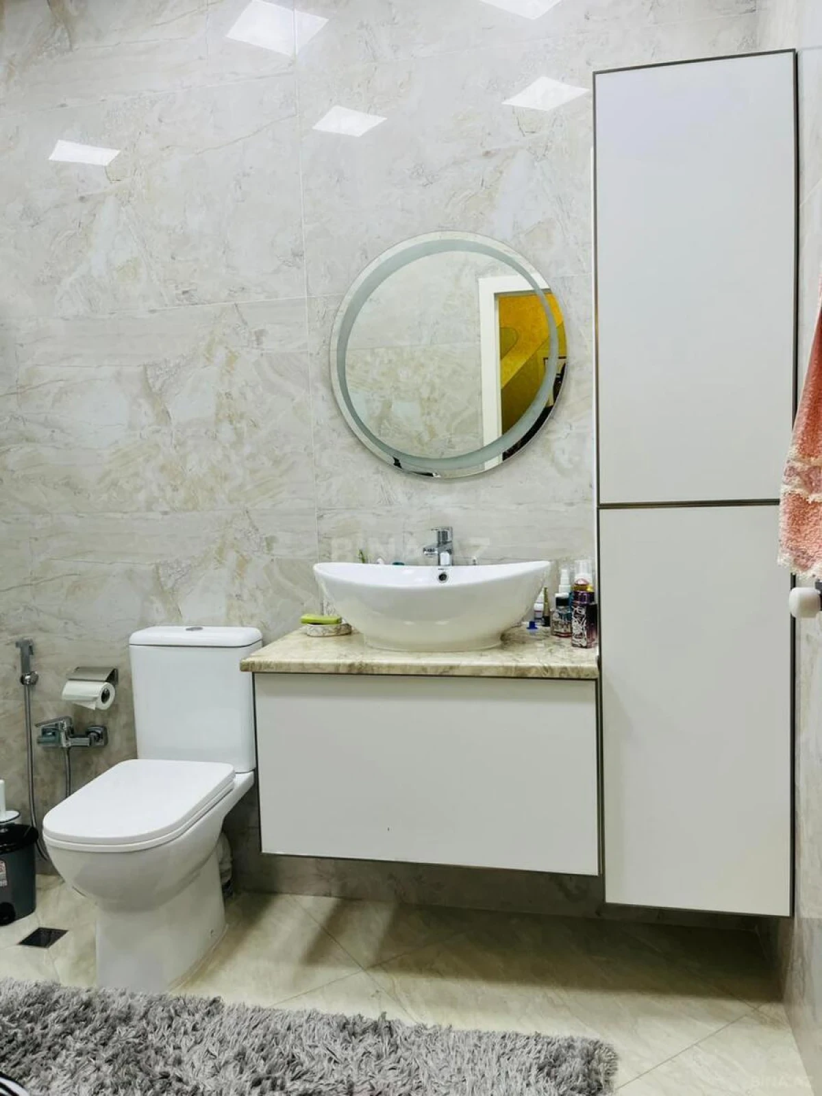 Satılır 4 otaqlı mənzil 215 m²