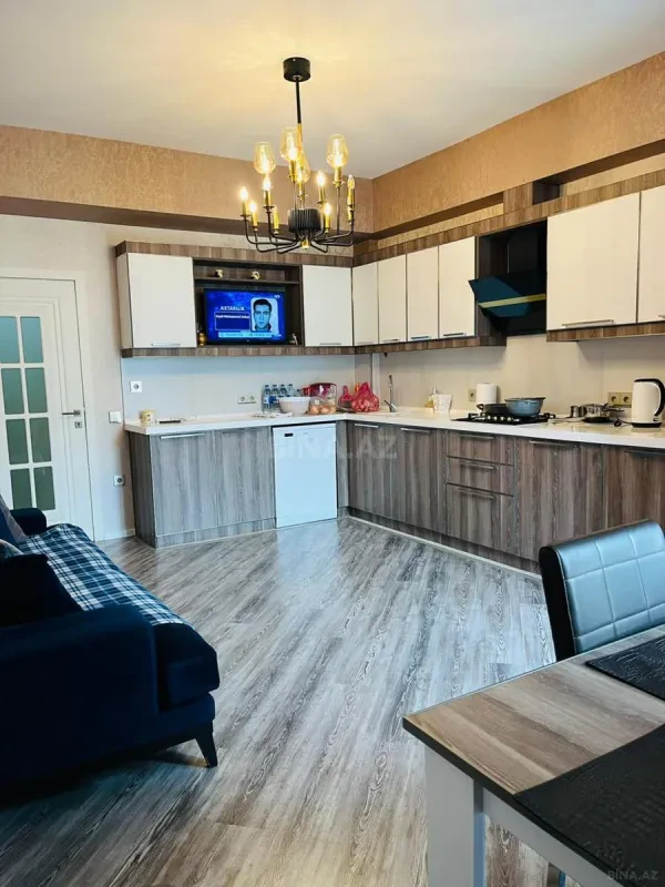 Satılır 4 otaqlı mənzil 215 m²