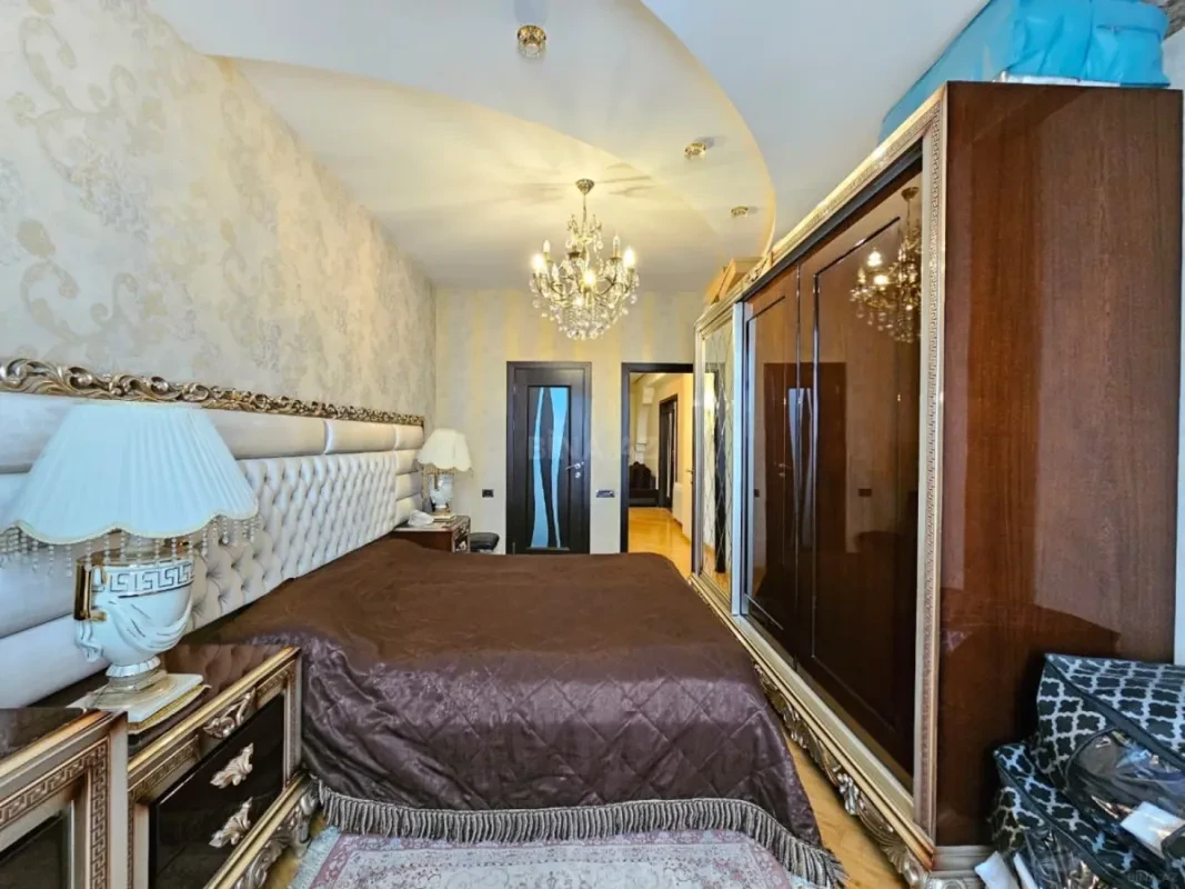 Satılır 3 otaqlı mənzil 157 m²